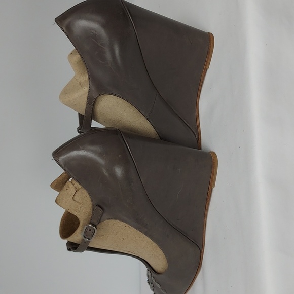 Chanel Gray T-Strap Wedge Heels with CC Logo Rhinestone Accents. Size 39 - Picture 6 of 14